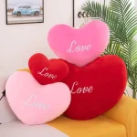 Coussin Cœur Love, parfait pour offrir en cadeau d'anniversaire