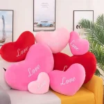 Coussin en forme de cœur Love, accessoire romantique pour salon
